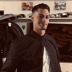 Meet your Posher, Troy